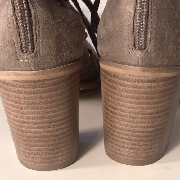Vince Camuto SZ 11 NWOT Tressa Lace up Taupe Suede Open Toe Block Heel Bootie - Picture 4 of 7